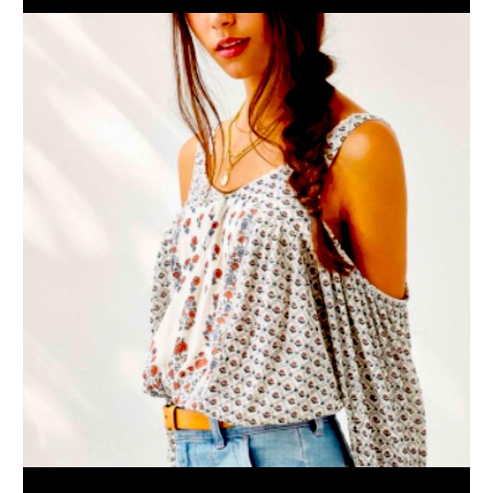 URBAN OUTFITTERS Ecote Tabby Cold Shoulder Top